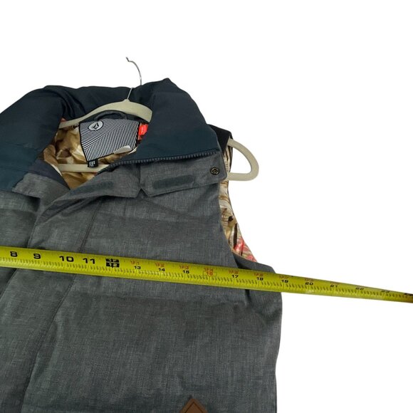 Volcom Women's Gray Puffer Vest W/ Hood Size S Outdoor Gorpcore Casual - Picture 6 of 7